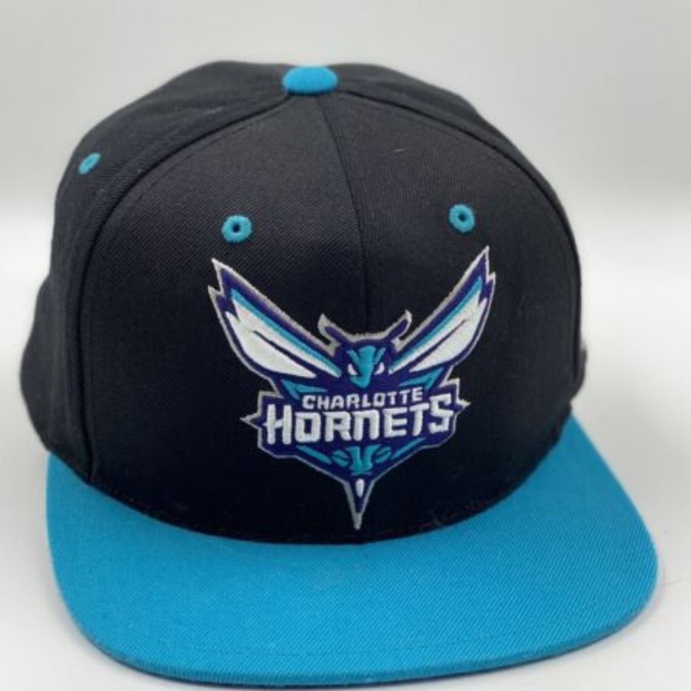 Charlotte Hornets Snapback Black and Teal Hat (NWOT)